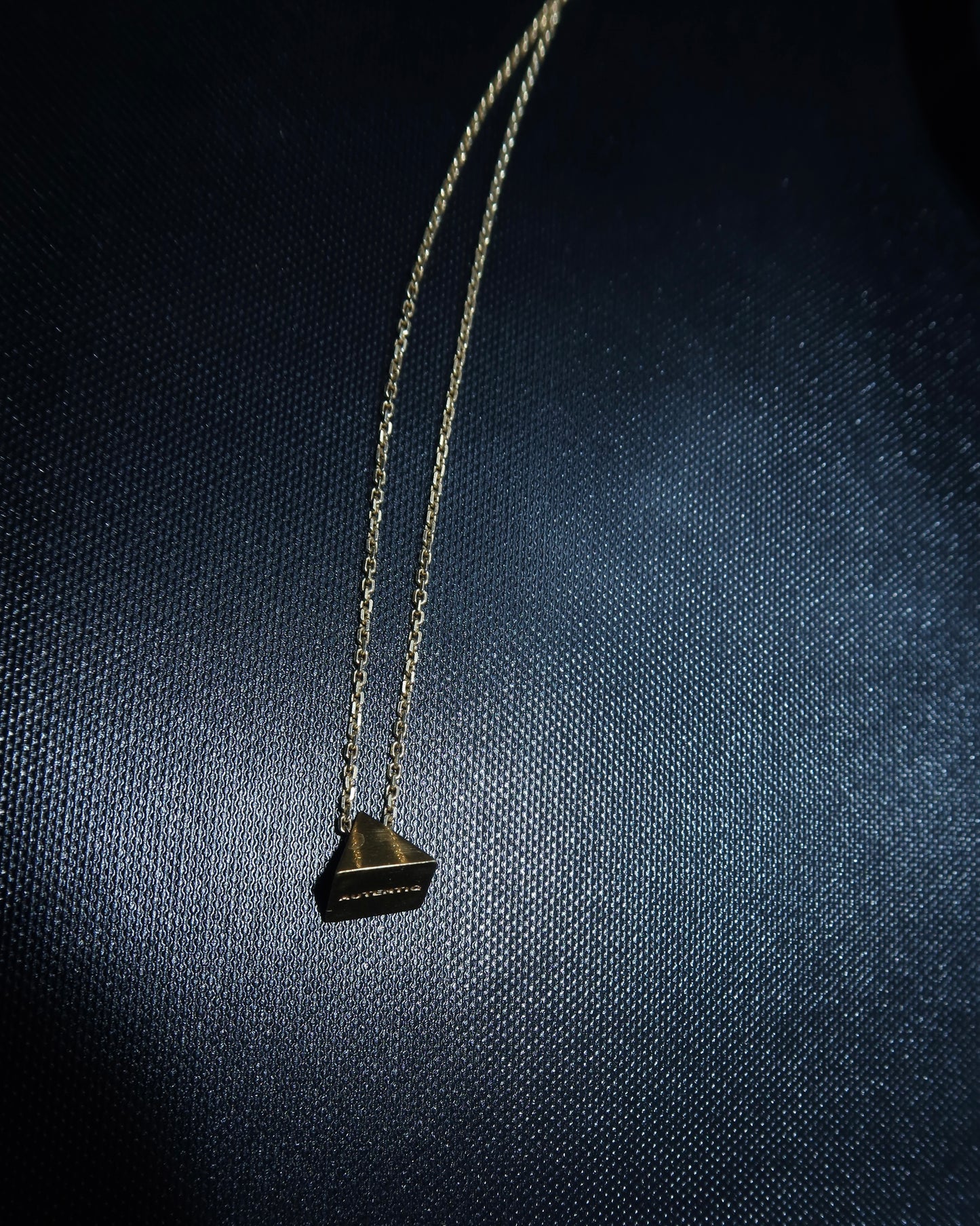 AUTENTIQ PENDANT SHORT GOLD PLATED 24K