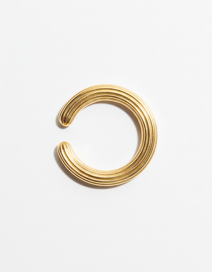 Essence Revealed. Ring 1 gold plated 24K
