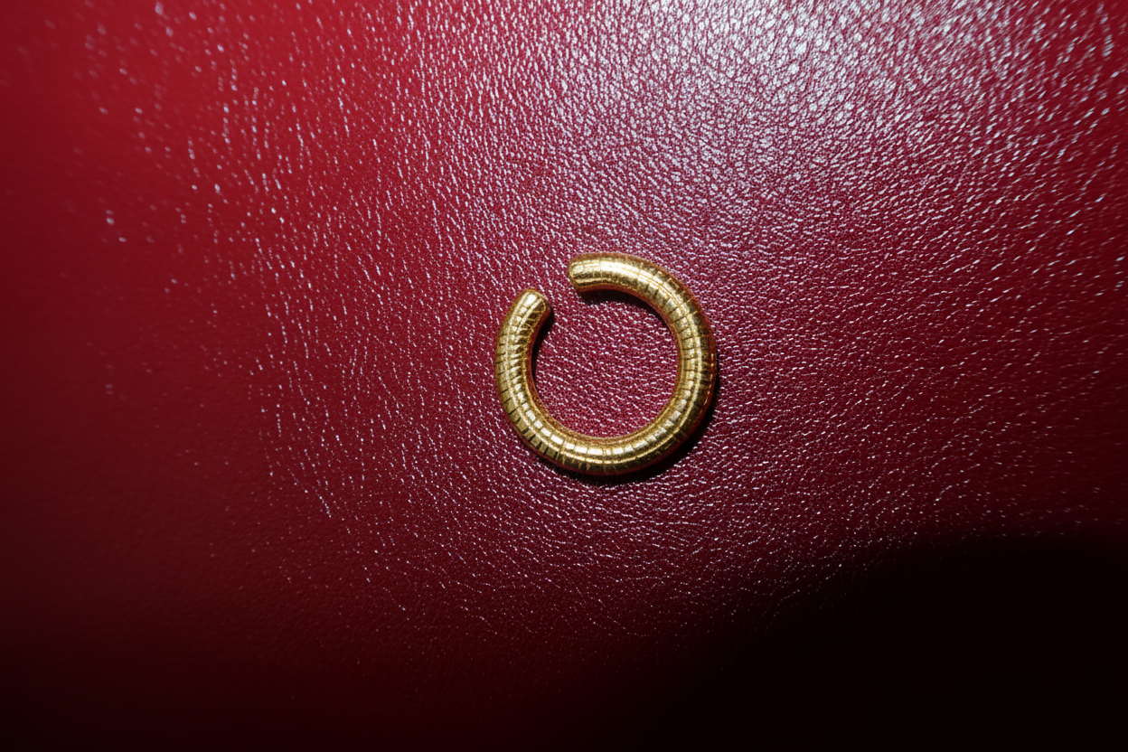 Essence Revealed. Ring 3 gold plated 24K