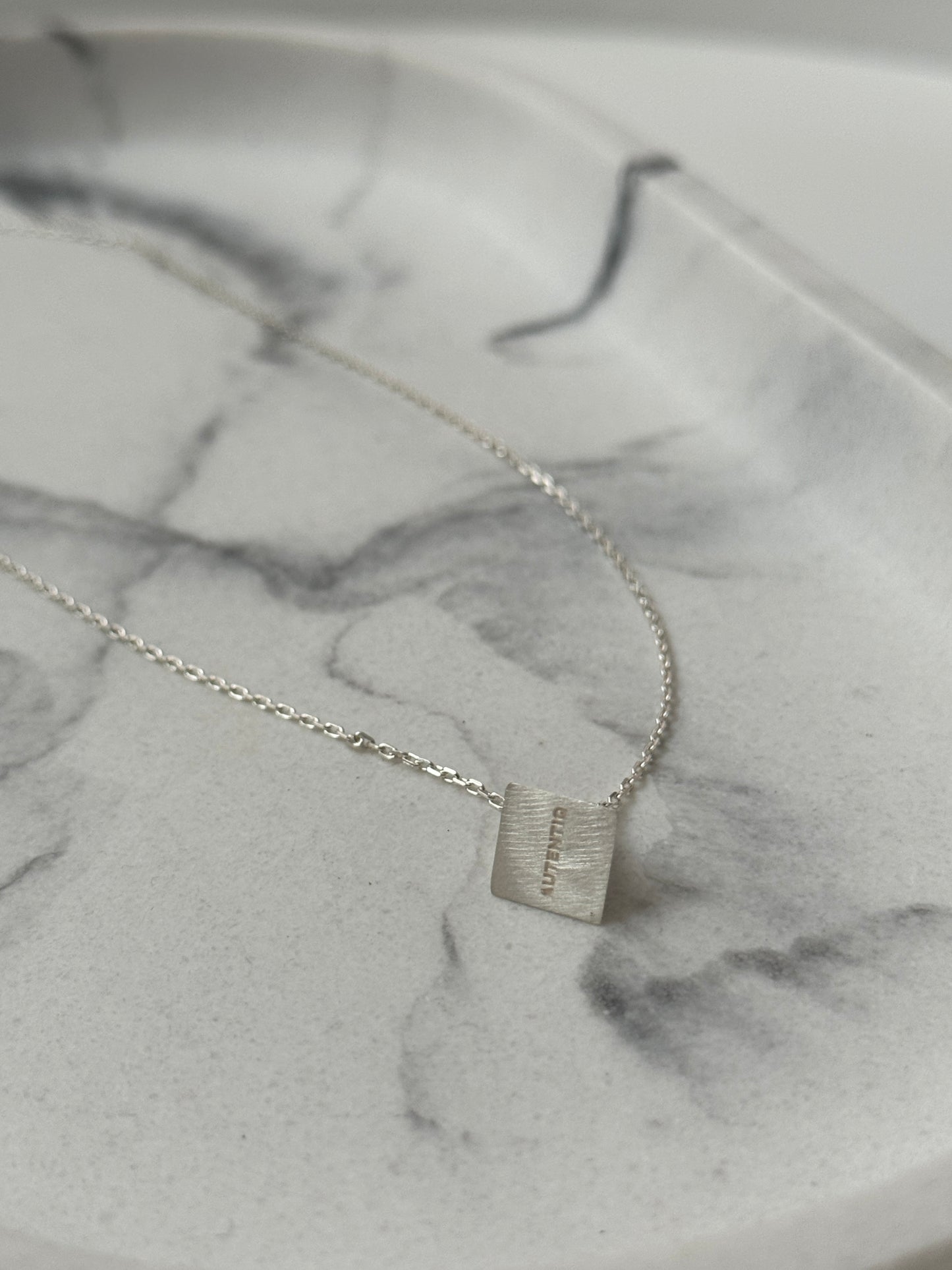 AUTENTIQ PENDANT SHORT IN SILVER