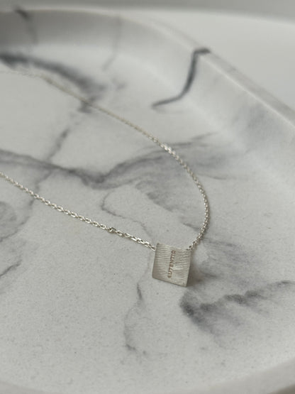AUTENTIQ PENDANT SHORT IN SILVER